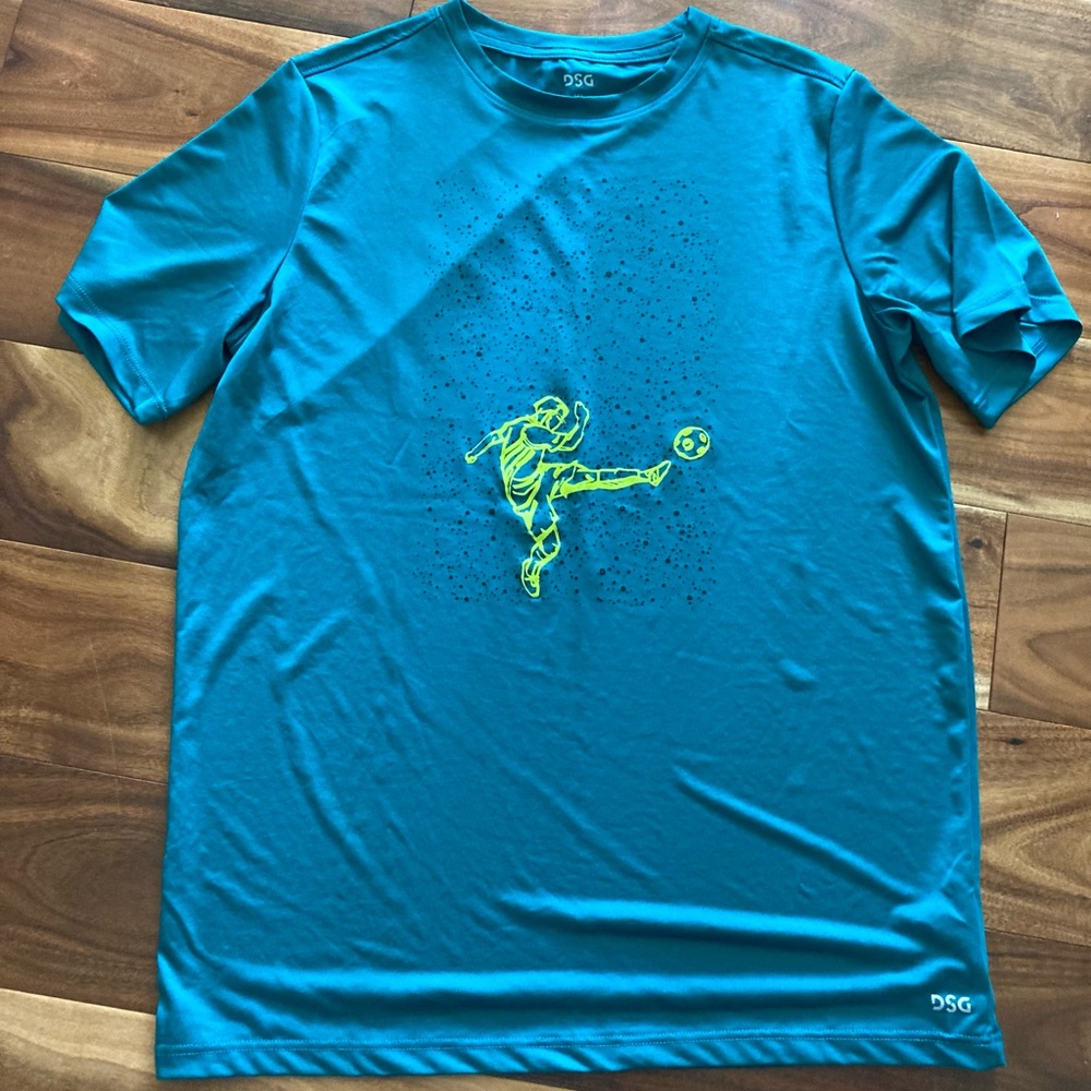⭐️⭐️DSG soccer Dri-fit t-shirt. Soccer player. Size XL (18)